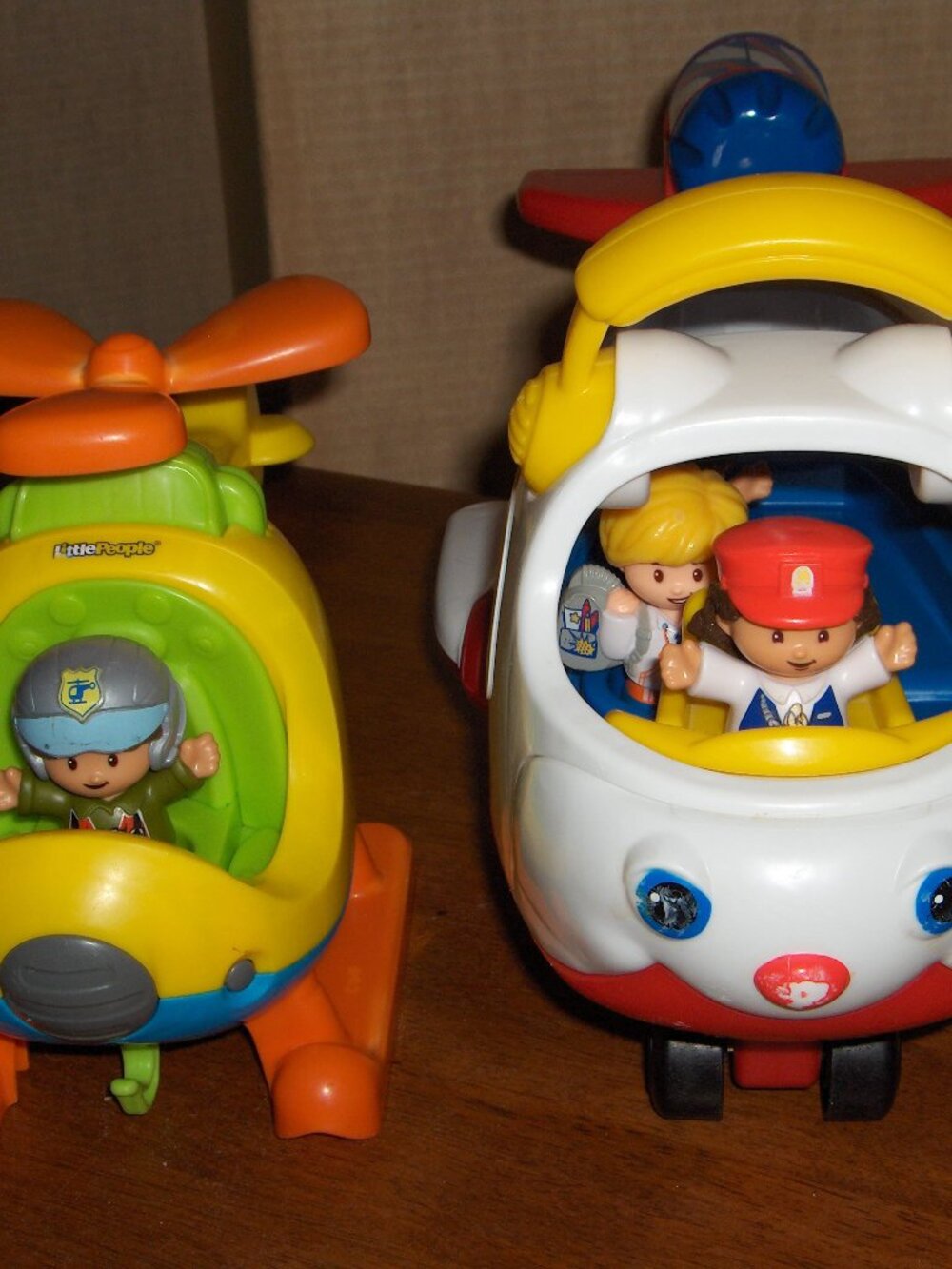 Fisher Price Little People, Airplane and Helicopter 4 little People